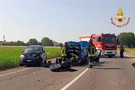 Incidente stradale sulla tangenziale est a Pavia, dieci .